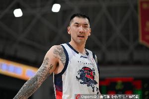 足够拼了！陶汉林9中5得到12分10板 罚球2中2