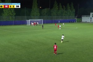 鞠芷桐头球破门，U17中国女足1-0领先
